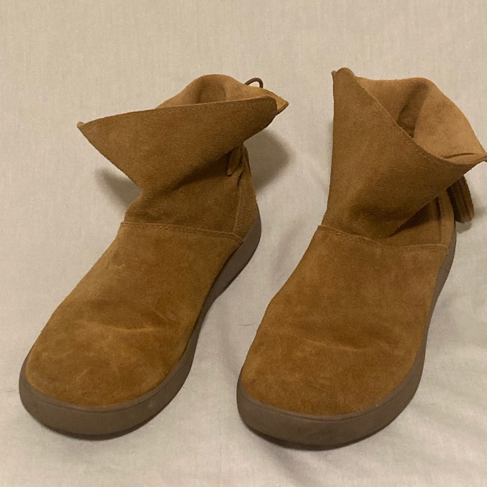 Koolaburra by UGGS - Fall Ankle Boot - Suede Bootie - Tassel Boots